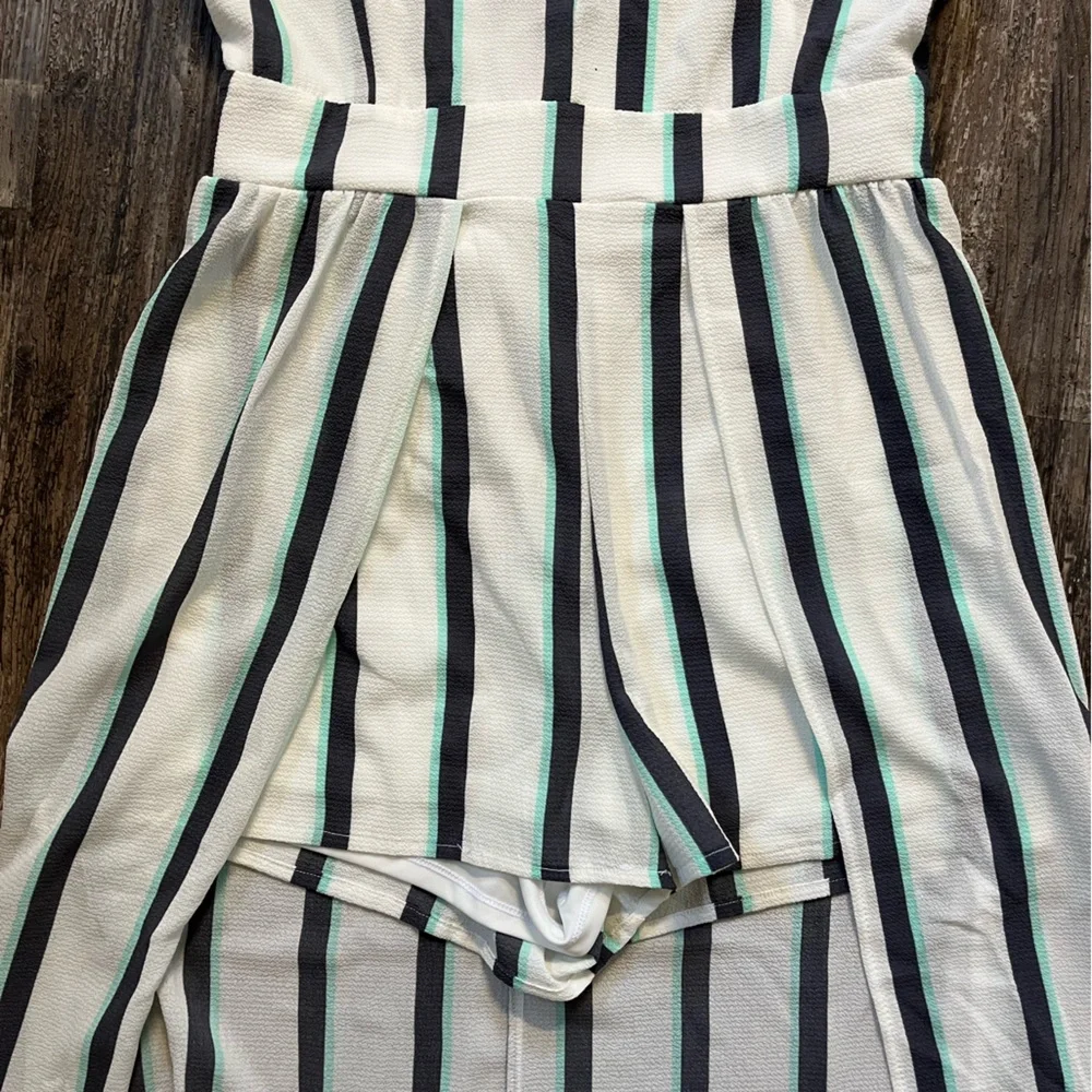 Crystal Skye Shorts Romper With Cape Women’s Size 13 NWT White and Blue Stripes - Picture 5 of 10